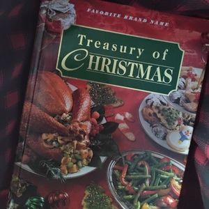 Vintage Treasury of Christmas cookbook.🎄🎁